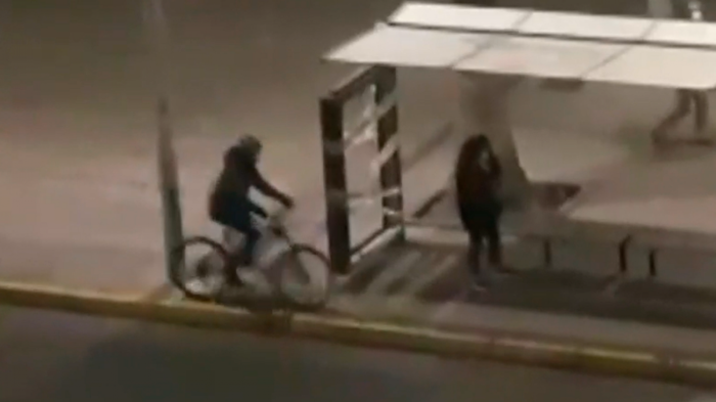 Video Captan A Bicichorro Asaltando A Una Mujer En El Centro De