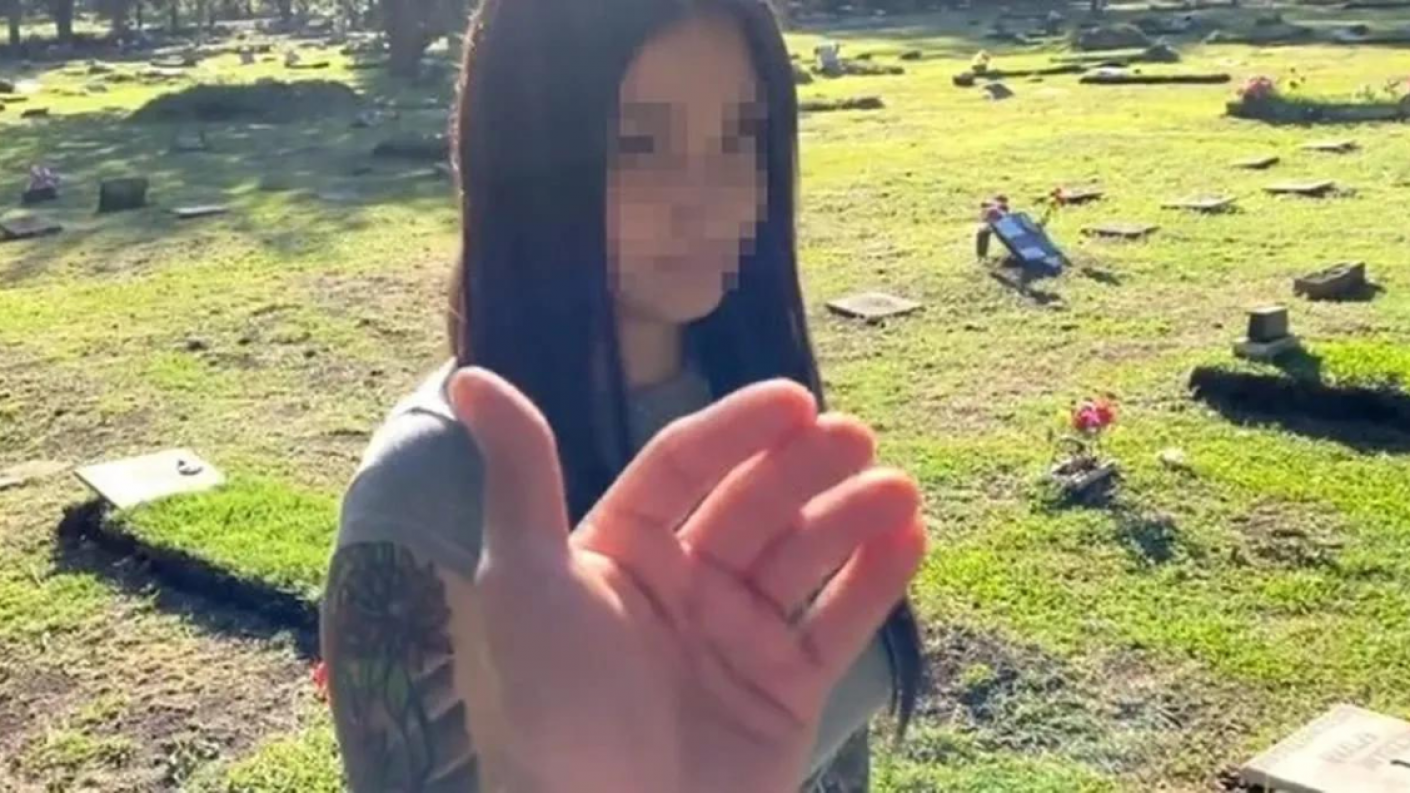 Denuncian a pareja que grabó video pornográfico en cementerio argentino -  Chilevisión