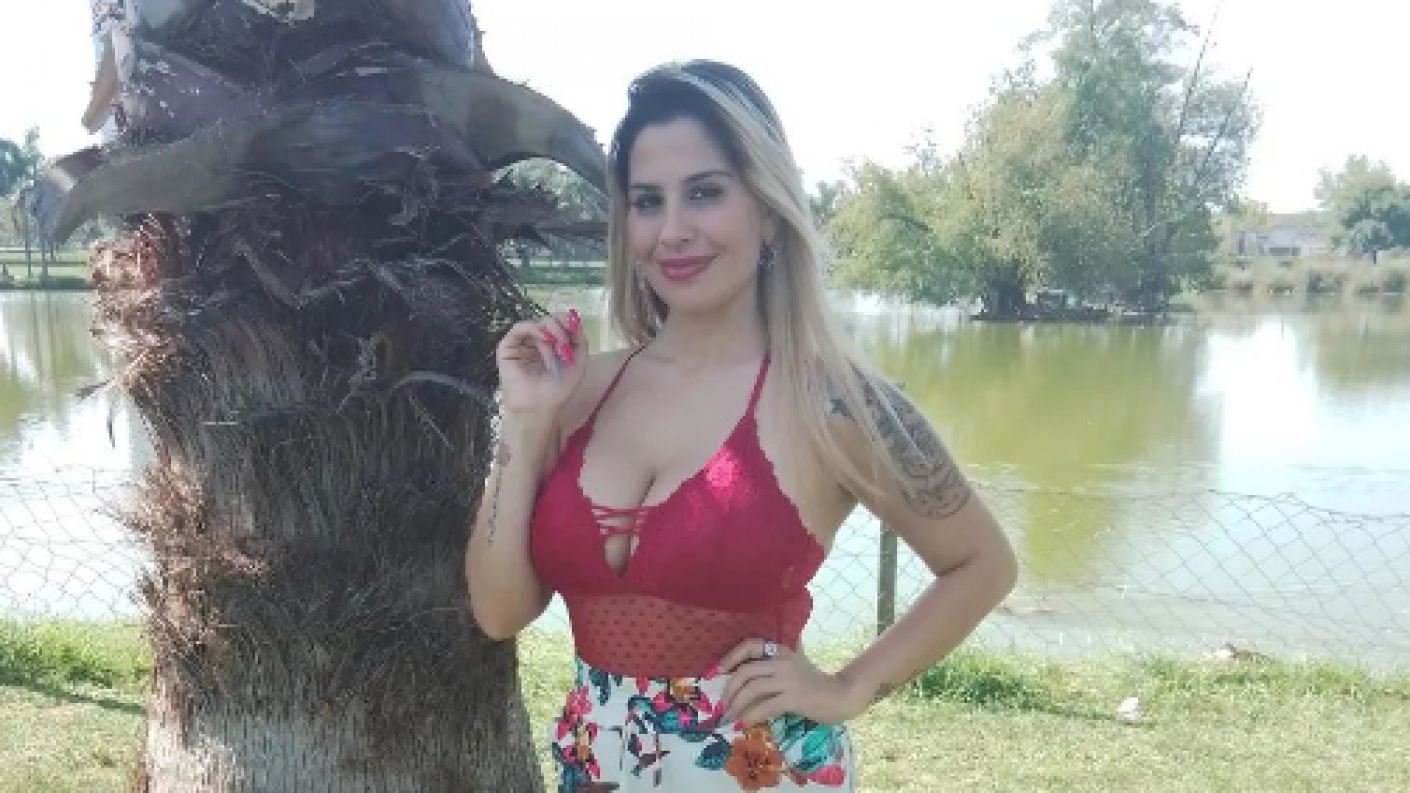 Exigen su despido: Profesora que vende fotografías eróticas y postuló a  reality show generó gran polémica - Chilevisión